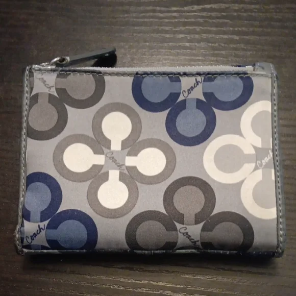 Coach Ashley Optic Art Gray and Navy Tri-Fold Compact Wallet EUC - Picture 3 of 13